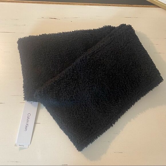 Calvin Klein black Sherpa infinity scarf - Picture 1 of 7